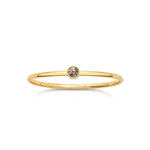 anillo de gold filled Chiara con cristal golden shadow de AMBAR Joyería Fina
