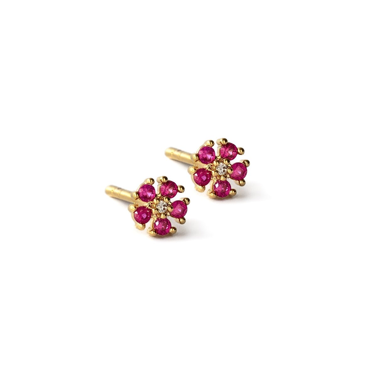 arete roseta de cristal color rubi elaborado en oro laminado de AMBAR joyería