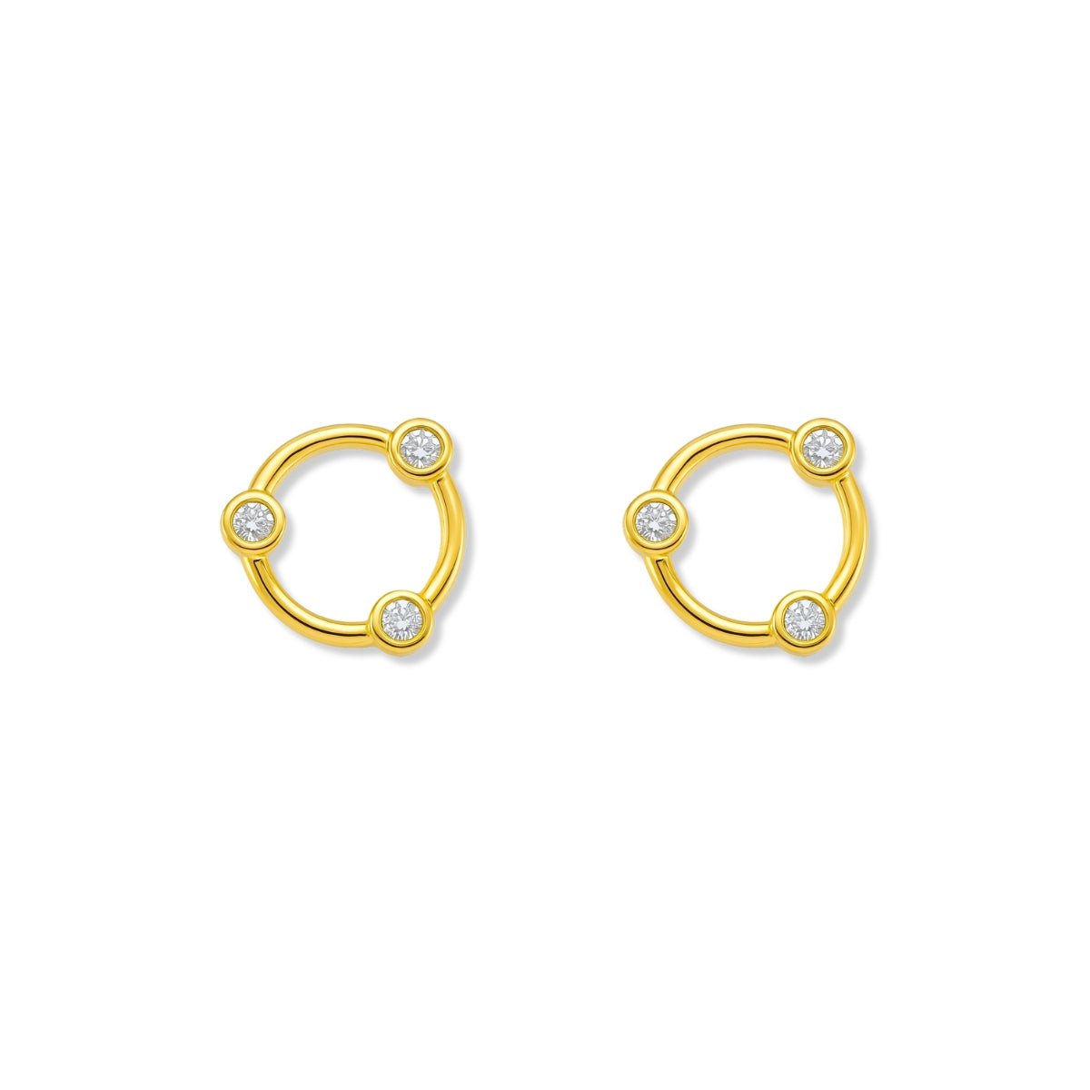 Aretes July esfera calada con cristales elaborada en oro laminado de AMBAR joyería