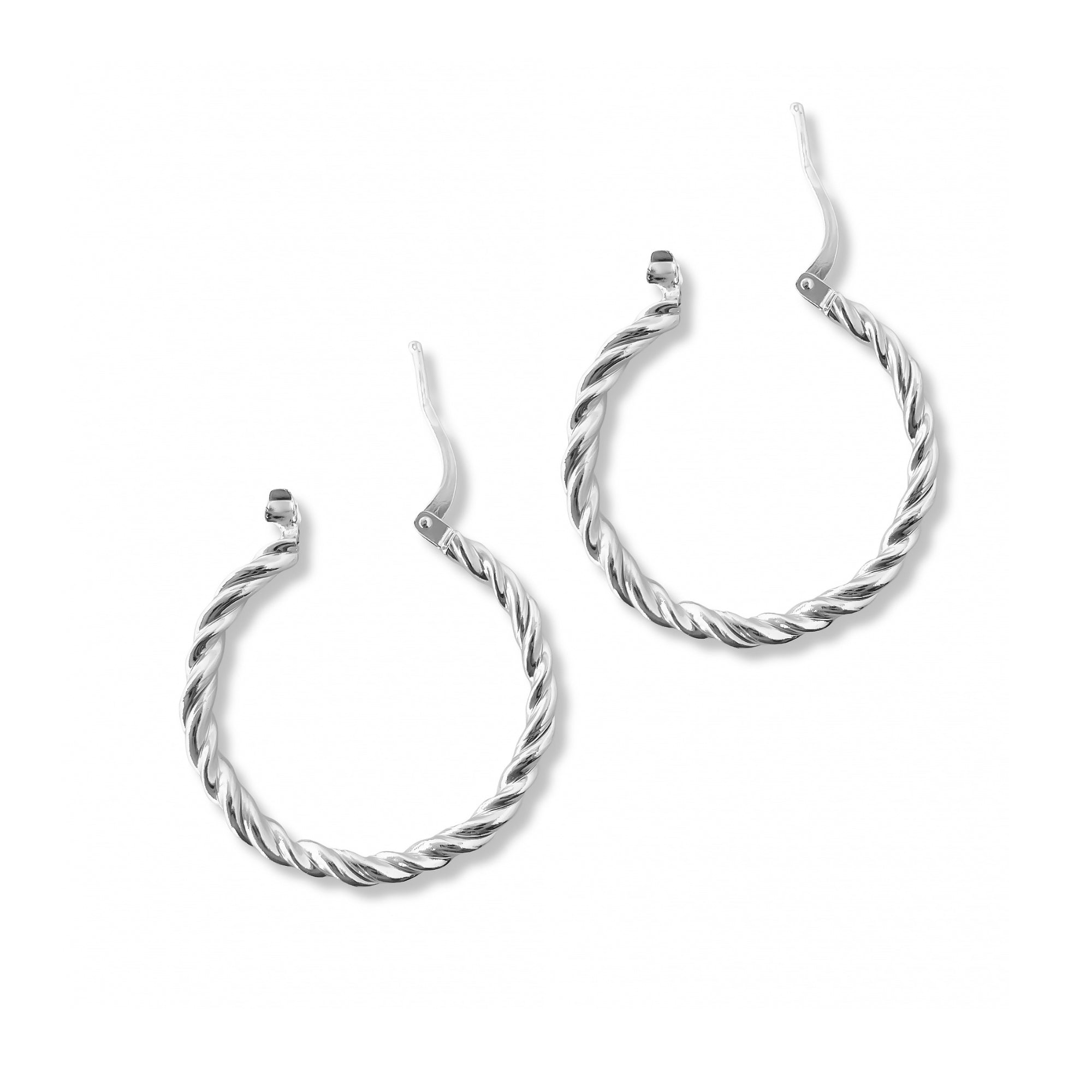 argollas filomena de 2.4 cm de diámetro con diseño cordón elaborados en plata 925 de AMBAR joyería fina