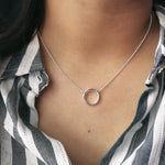 Collar karma circulo de vida en modelo elaborado en plata 925 de AMBAR joyería