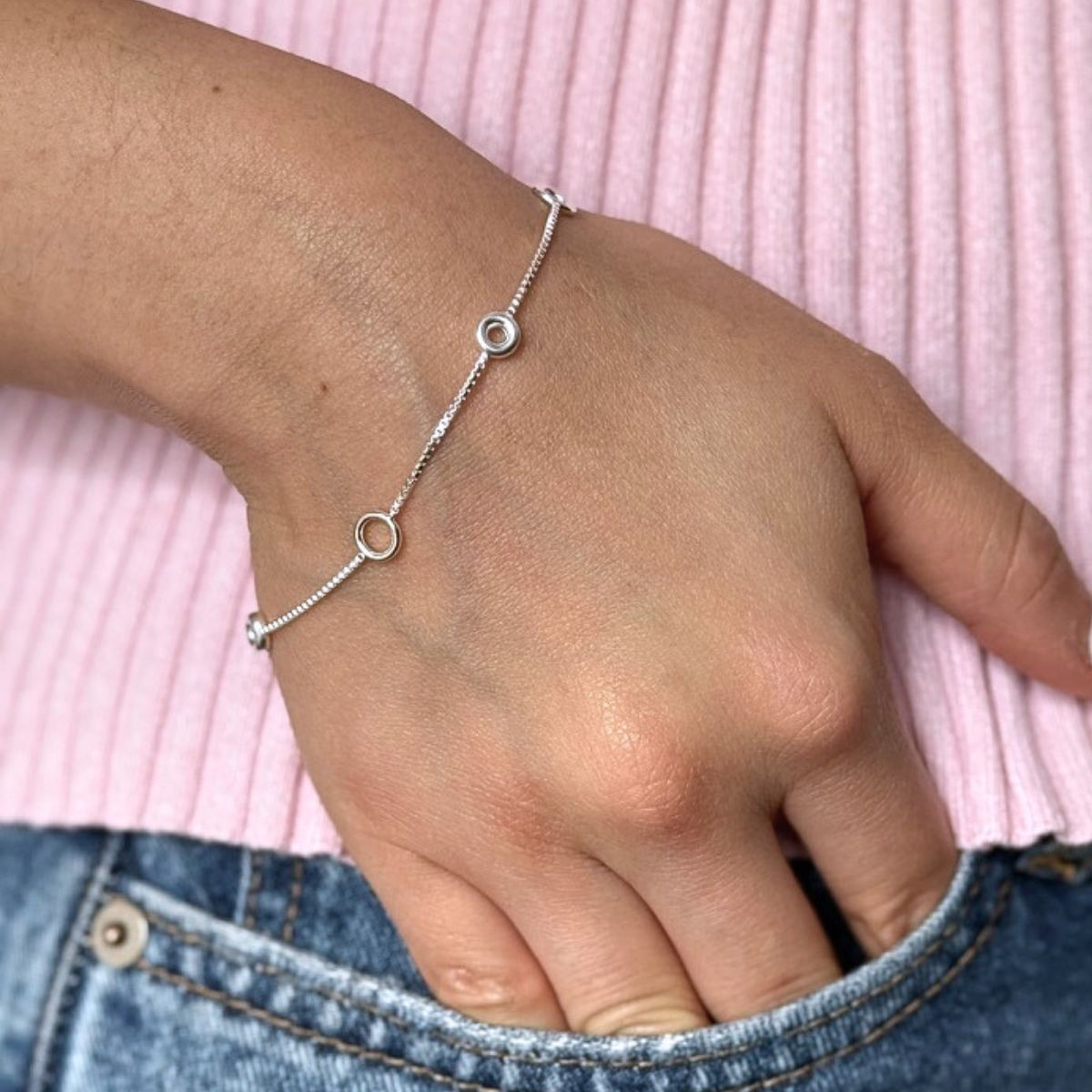 pulsera picarona en forma de donas moderna y divertida en modelo elaborada en plata 925 de AMBAR joyería