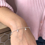 pulsera de estrellitas colgantes en modelo elaborada en plata 925 para AMBAR joyería