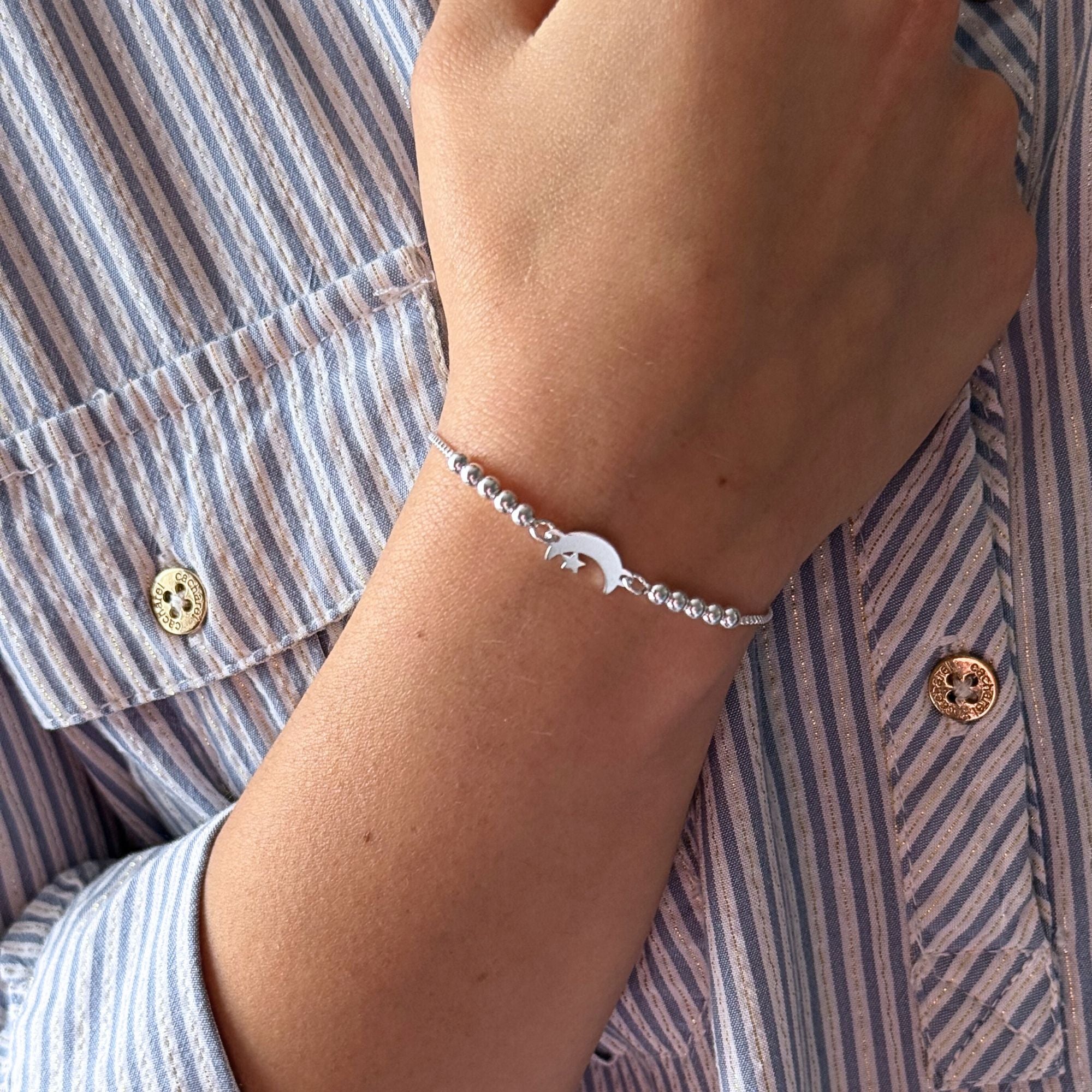 pulsera lunita y estrella en modelo con sistema regulable elaborada en plata 925 de AMBAR Joyería Fina