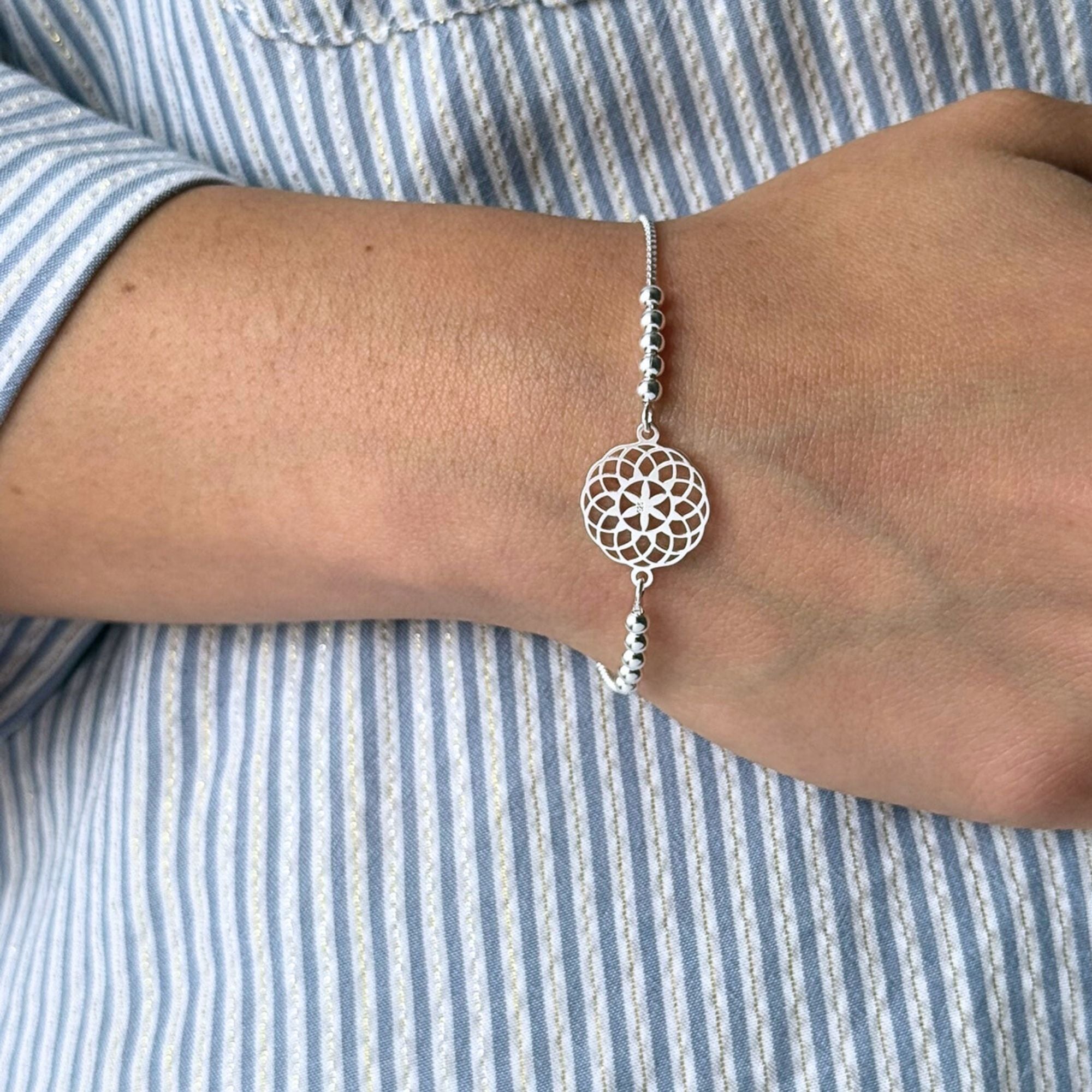 pulsera mandala florecer con sistema regulable en modelo elaborada en plata 925 de AMBAR joyería