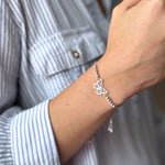 pulsera mariposa calada con sistema regulable en modelo elaborada en plata 925 de AMBAR Joyería Fina