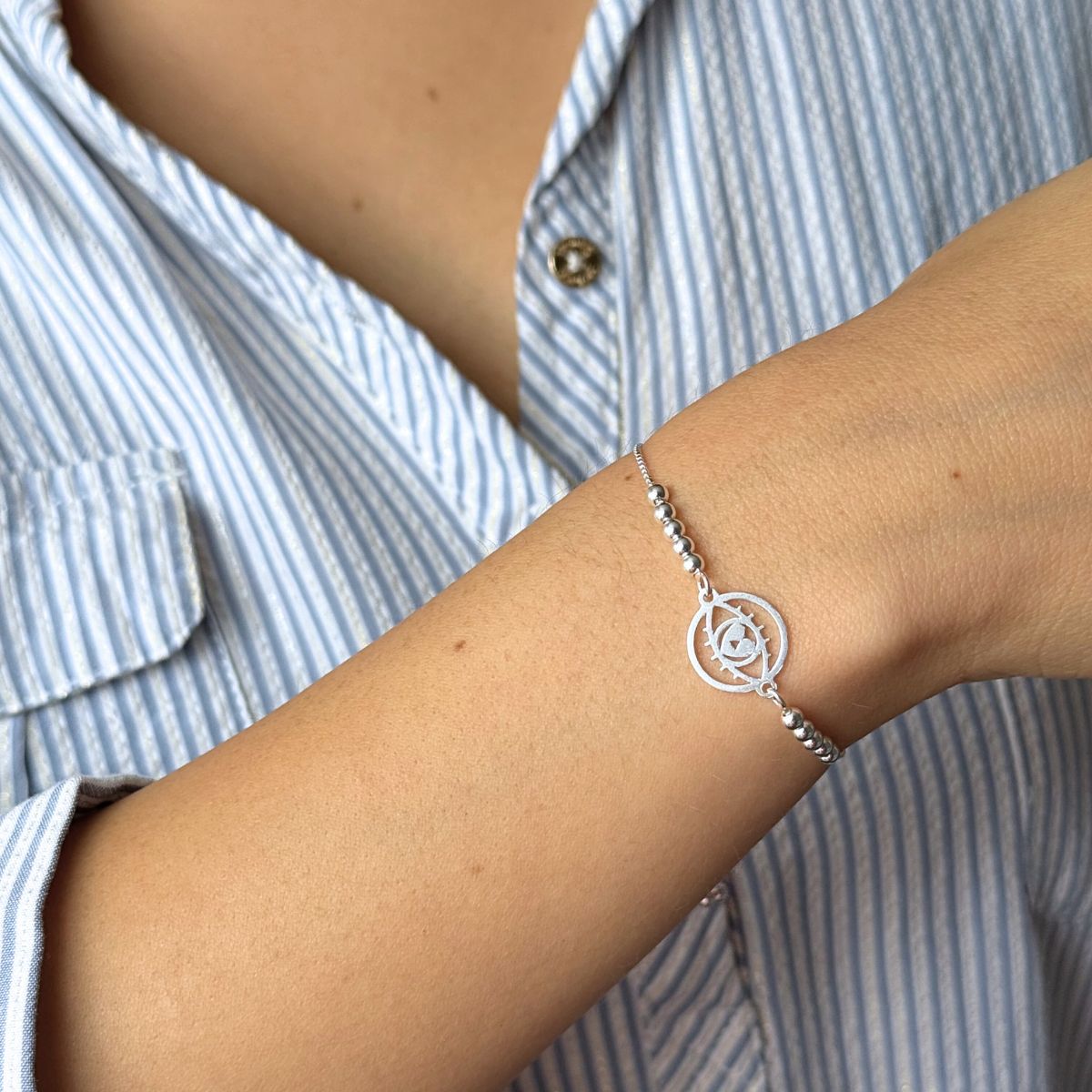 pulsera protectora ojo de amor en modelo con sistema regulable elaborada en plata 925 de AMBAR Joyería Fina