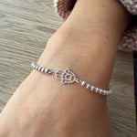 pulsera manito del amor con sistema de ajuste regulable en modelo elaborada en plata 925 de AMBAR Joyería Fina