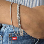 pulsera trenzada con cadenas que le da un efecto diamantado en modelo elaborado en plata 925 para AMBAR joyería