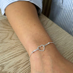 pulsera triana corazon calado con sistema regulable con modelo elaborada en plata 925 de AMBAR Joyería Fina