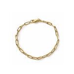 Pulsera de cadena tipo clip plana fabricada en oro laminado de alta calidad sobre fondo blanco.