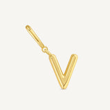 Dije Inicial letra v con broche bisagra enchapado en oro 18k de AMBAR joyeria fina
