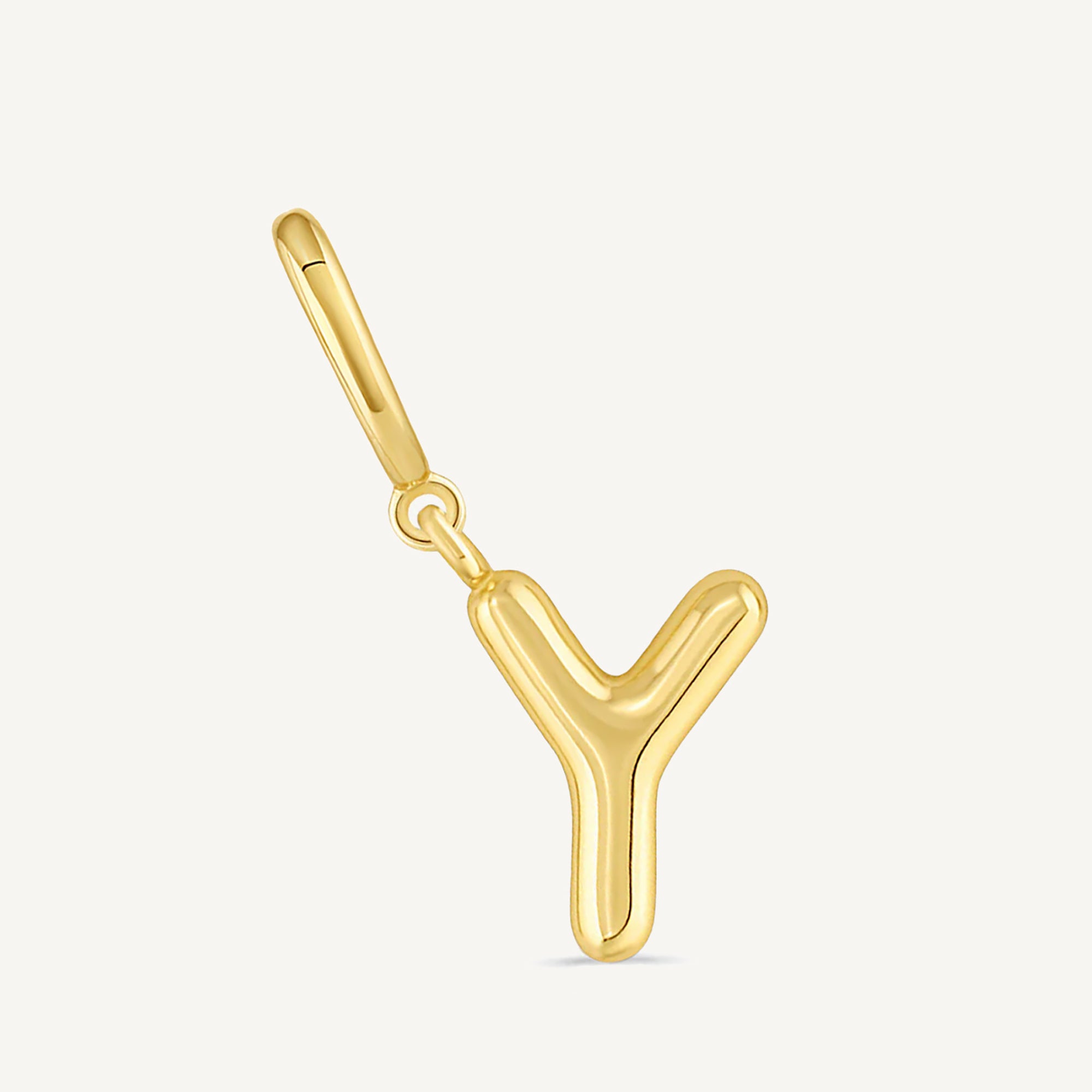 Dije Inicial letra y con broche bisagra enchapado en oro 18k de AMBAR joyeria fina