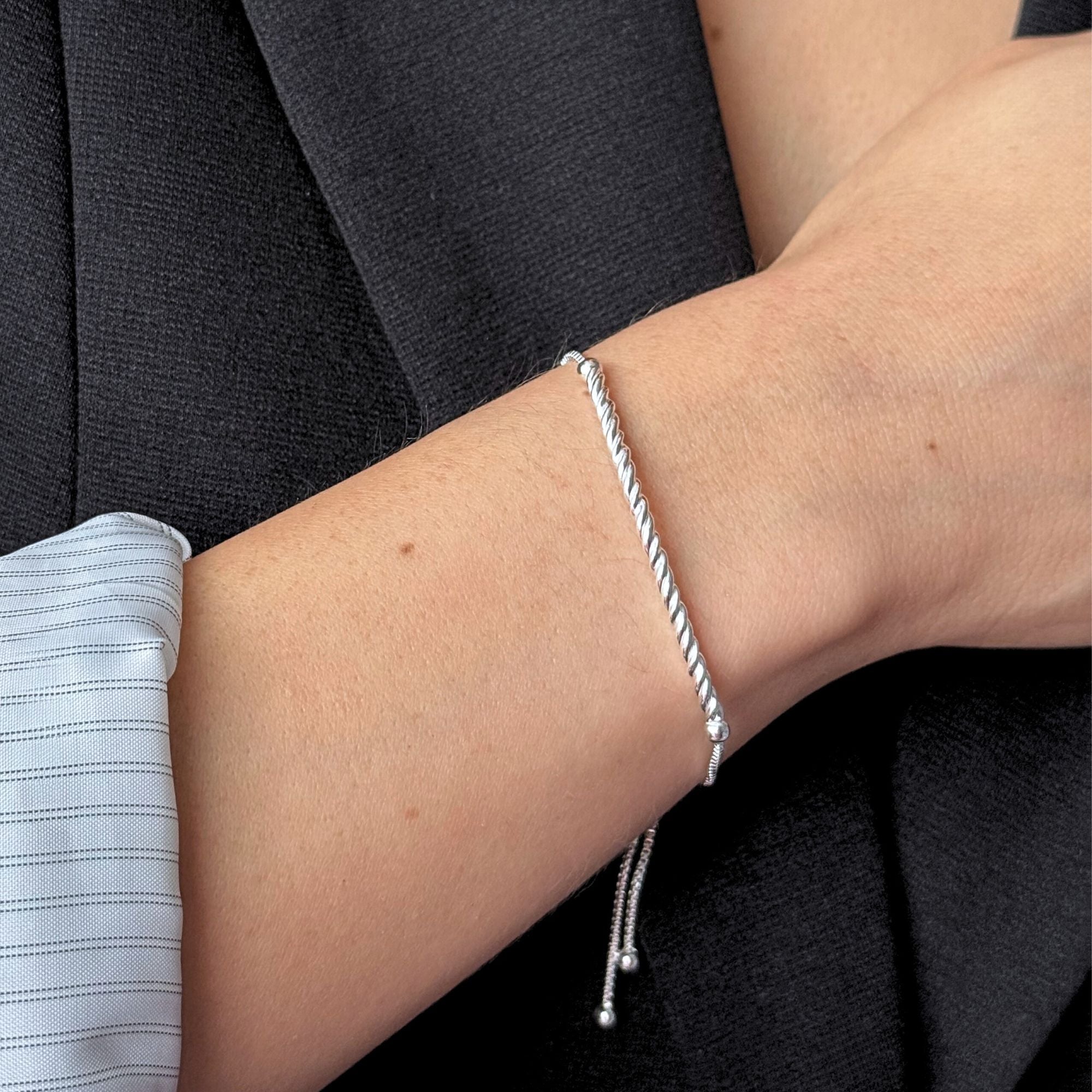 pulsera barrita cordon con sitema regulable elaborada en plata 925 de AMBAR Joyería Fina