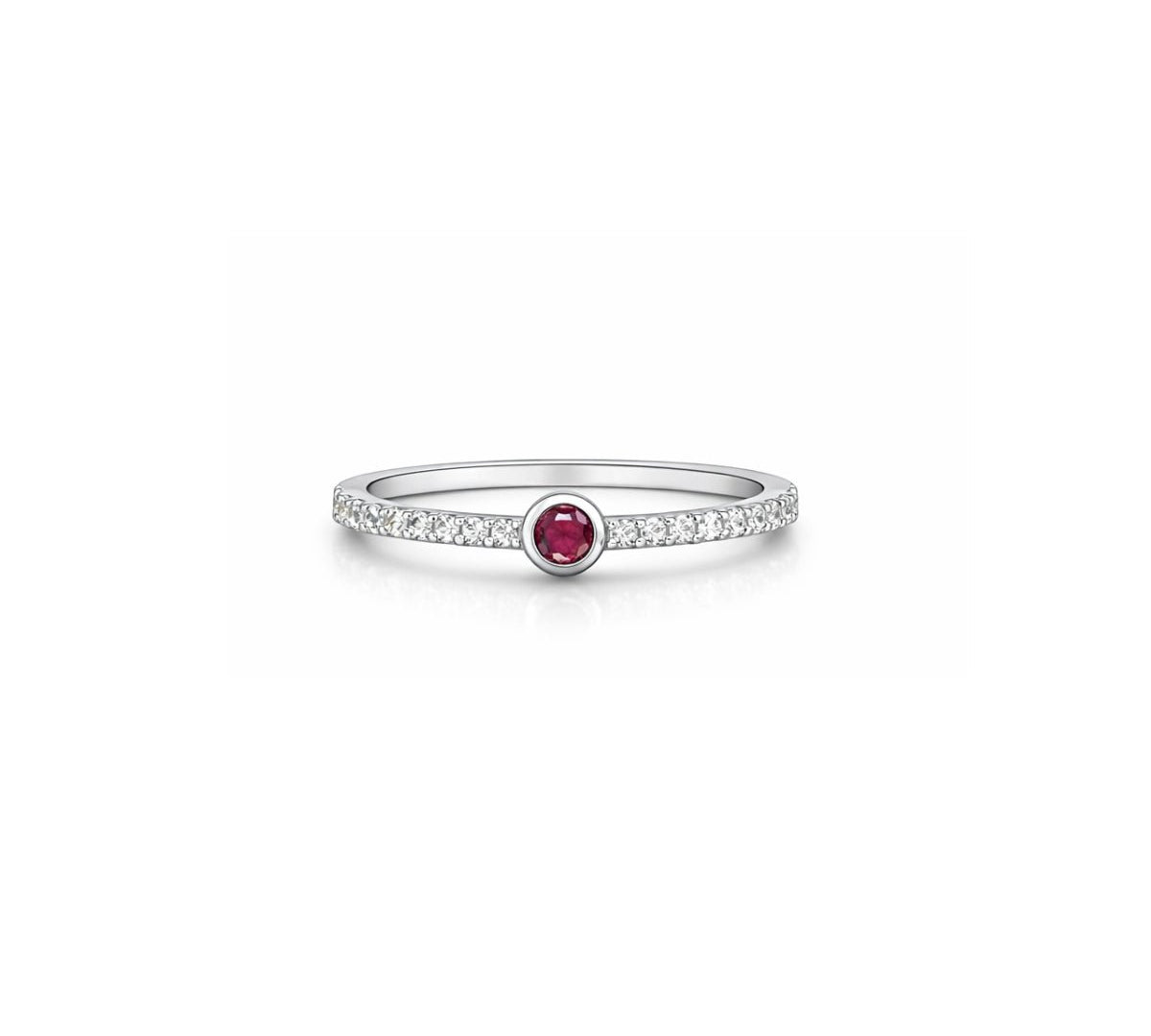 Anillo semi rivier de plata 925 con acabado de rodio e hilera de circonitas brillantes.
