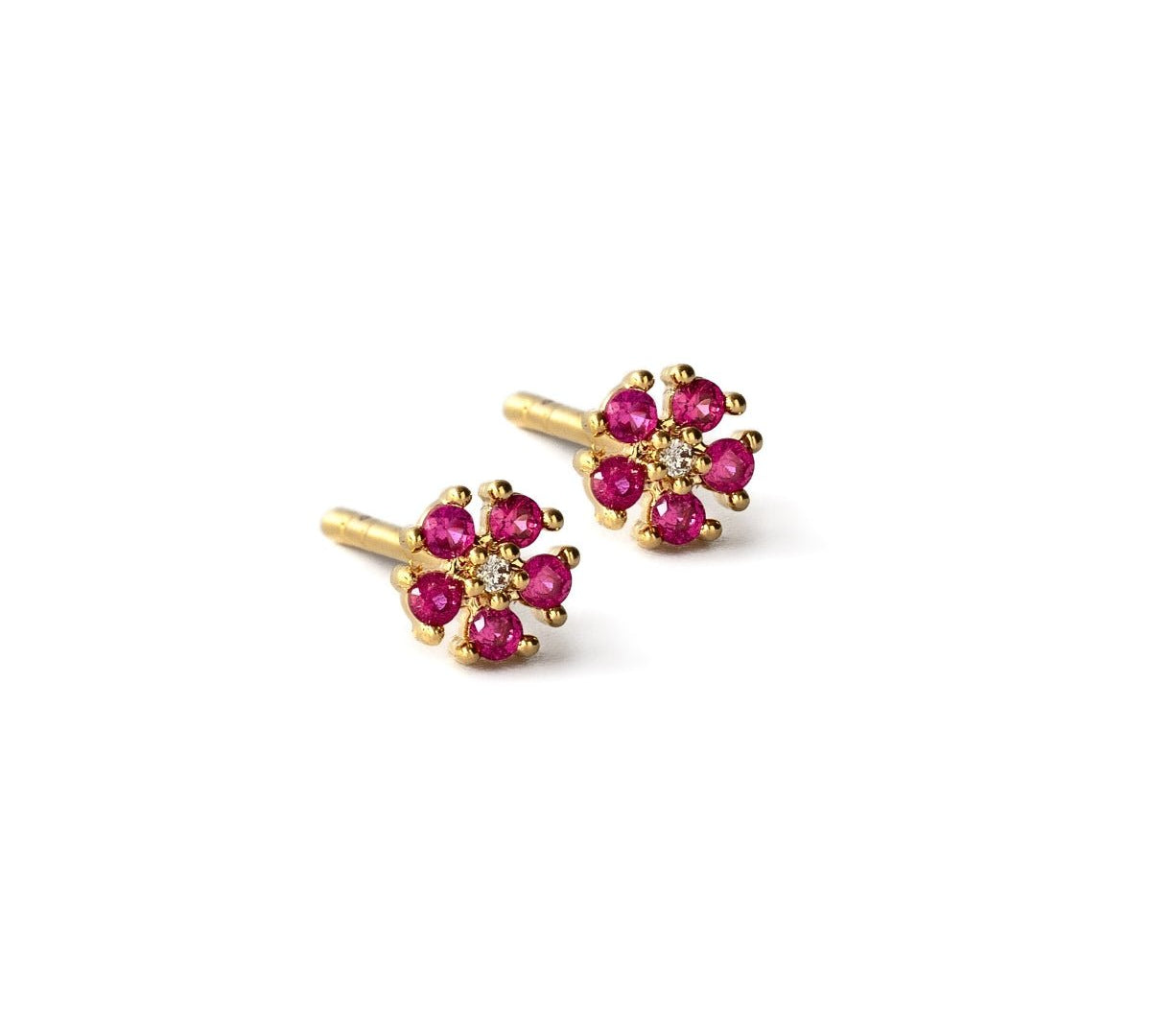 arete roseta de cristal color rubi elaborado en oro laminado de AMBAR joyería