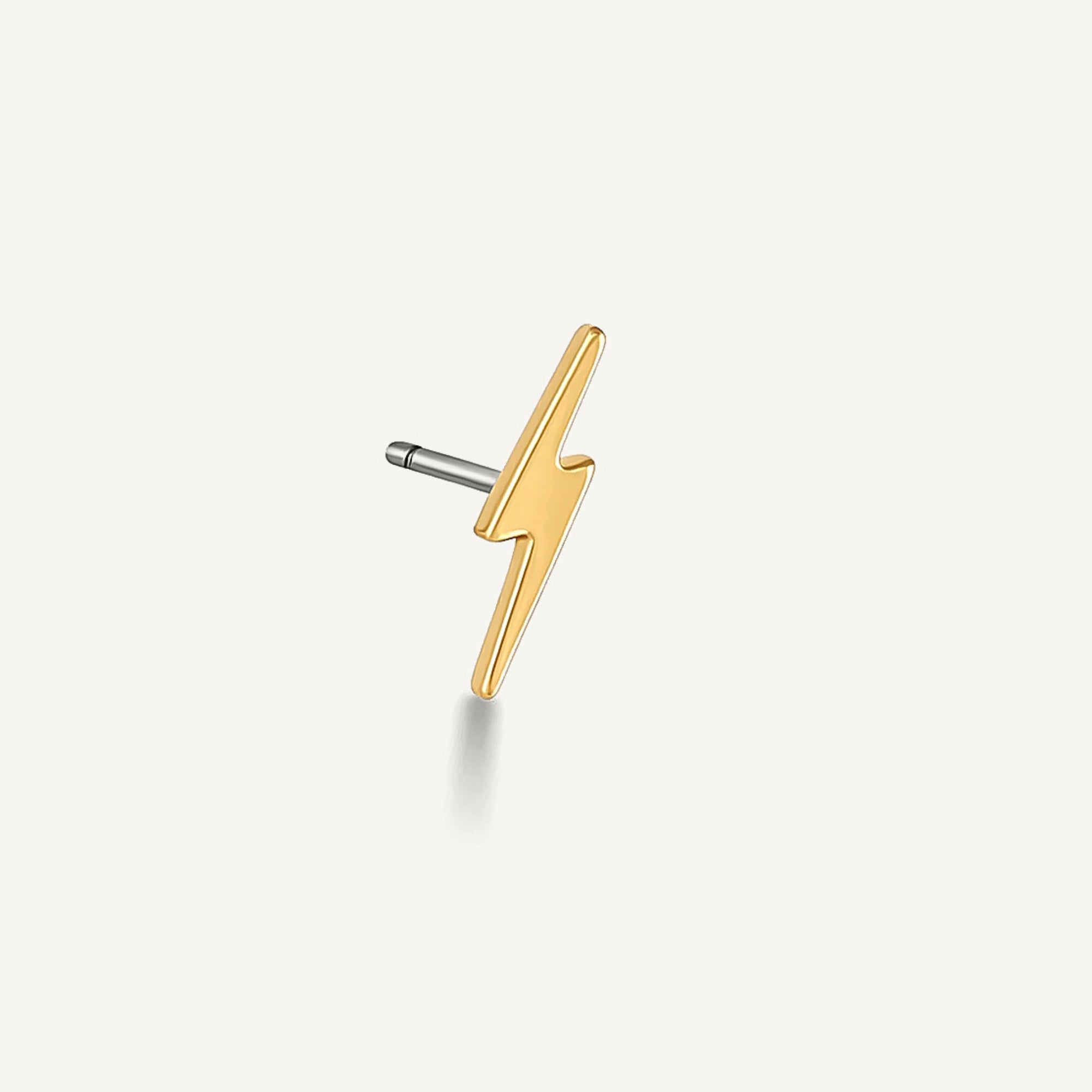 Aretes rayito piercing enchapado en oro de 18K de AMBAR Joyería Fina