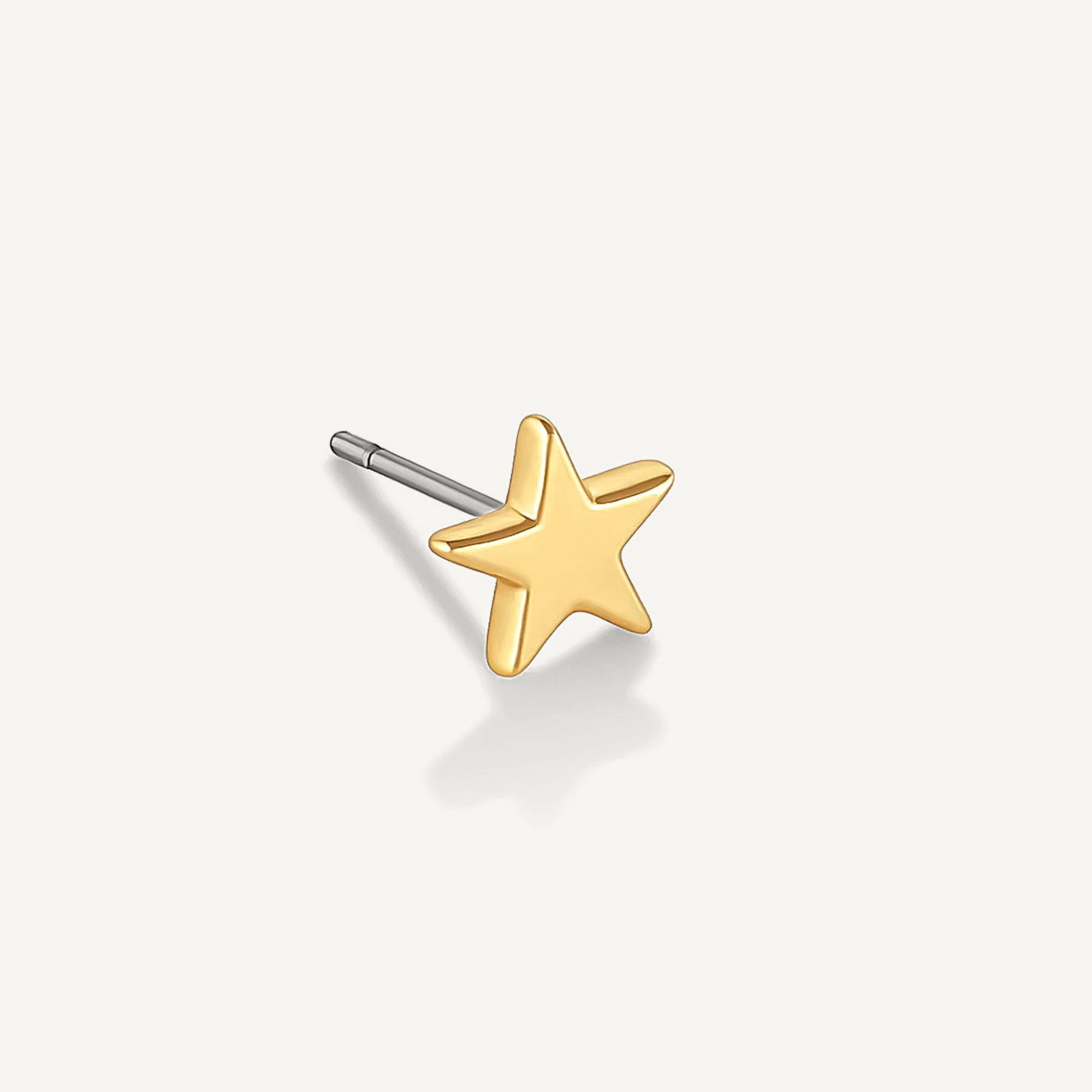 Arete Star piercing enchapado en oro de 18K de AMBAR Joyería Fina