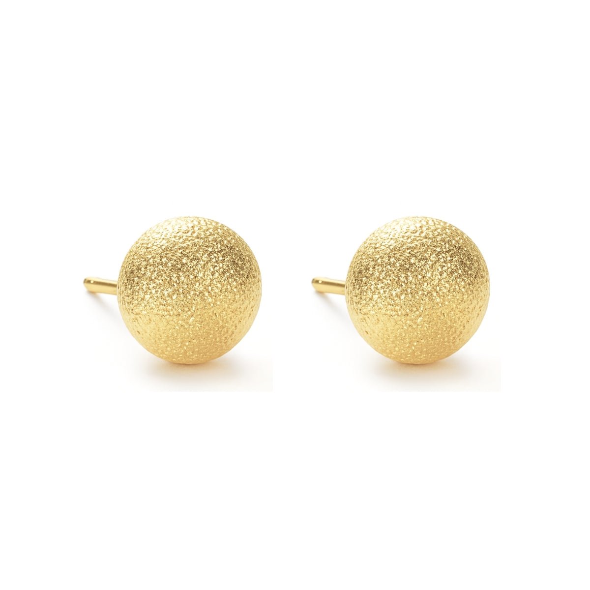 Aretes Tita, diseño de bola mate/fosca de 10mm de perfil, en acabado arenado de oro laminado