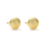Aretes Tita, diseño de bola mate/fosca de 10mm de perfil, en acabado arenado de oro laminado