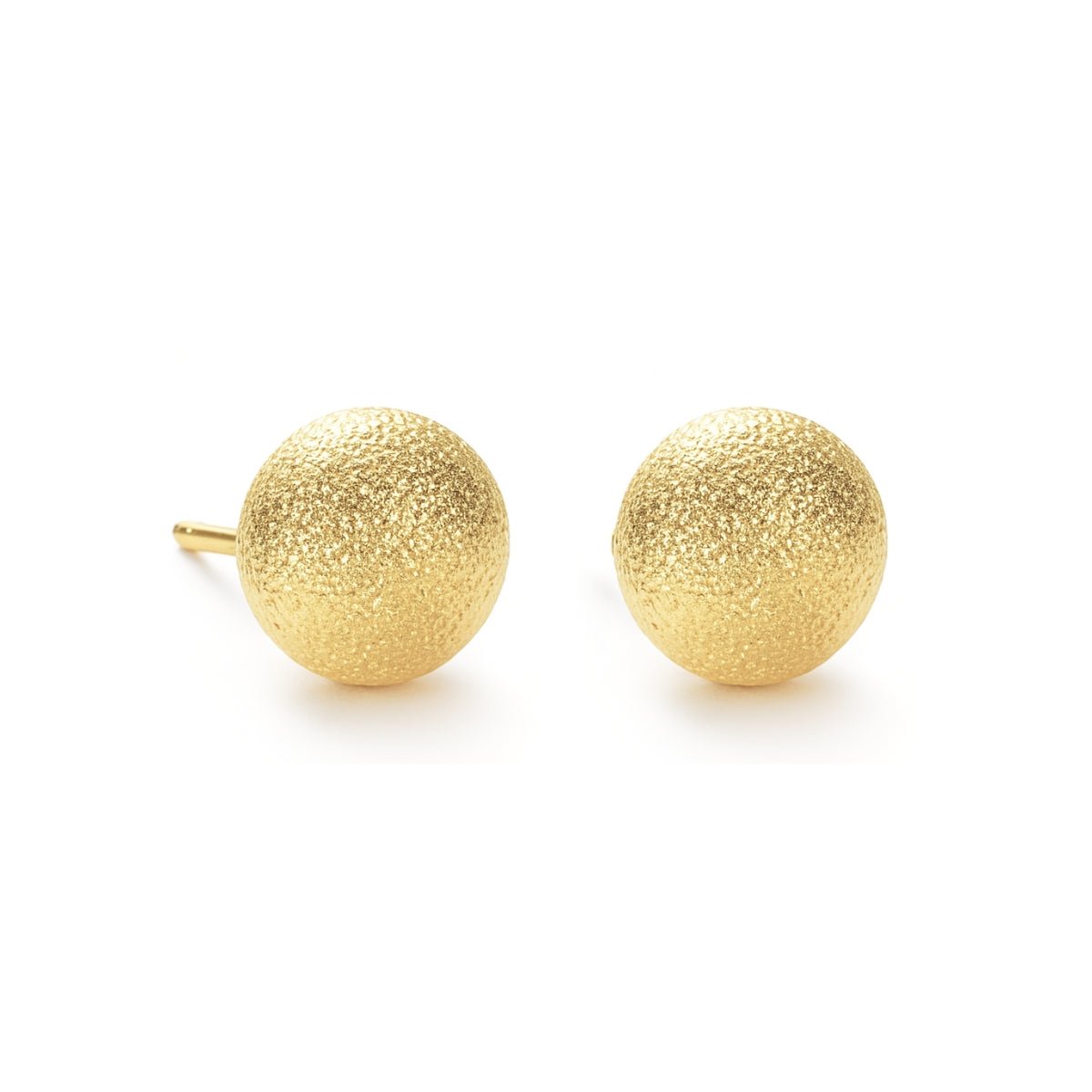 Aretes Tita, diseño de bola mate/fosca de 10mm, en acabado arenado de oro laminado