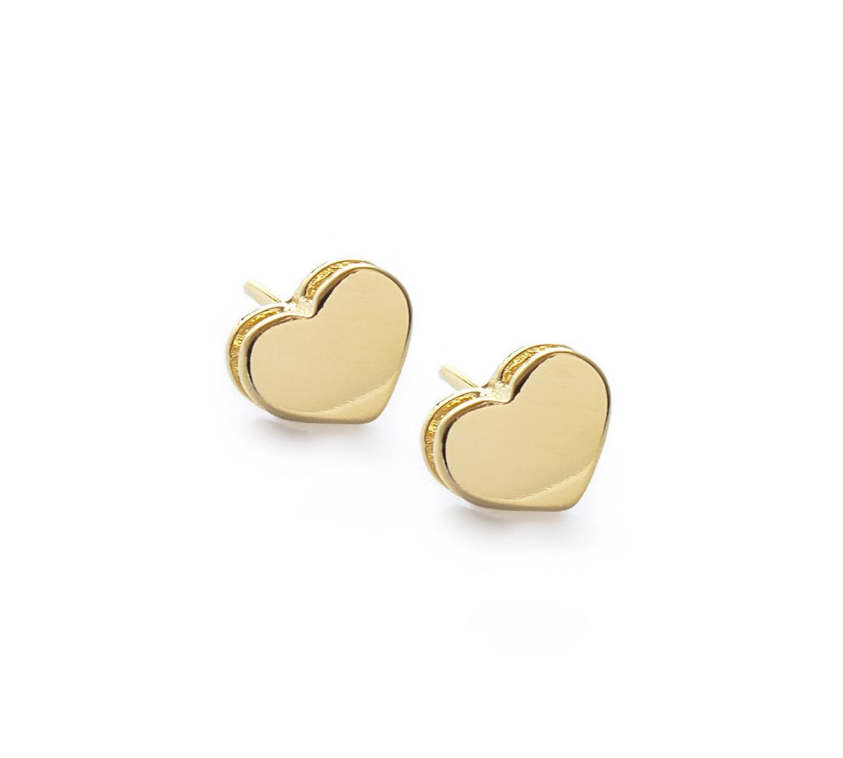 Aretes corazón elaborados en oro laminado 18k, diseño femenino ideal para todos los días de AMBAR Joyería