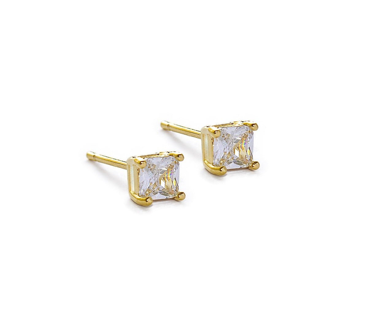 aretes punto de luz con circonita cubica  de 0.3 cm cristal elaborado en oro laminado de AMBAR Joyería