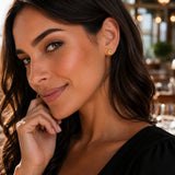 modelo con aretes de oro laminado modelo canastilla con textura labrada de AMBAR joyería