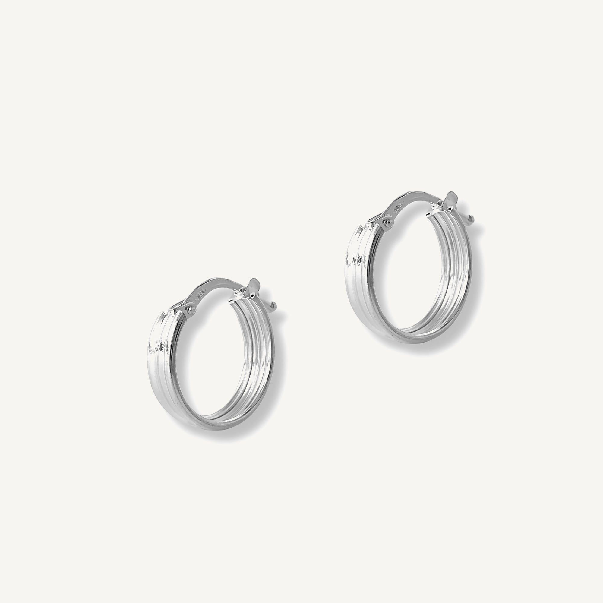 argollas acanaladas 1.5 cm elaborados en plata 925 de AMBAR joyería fina