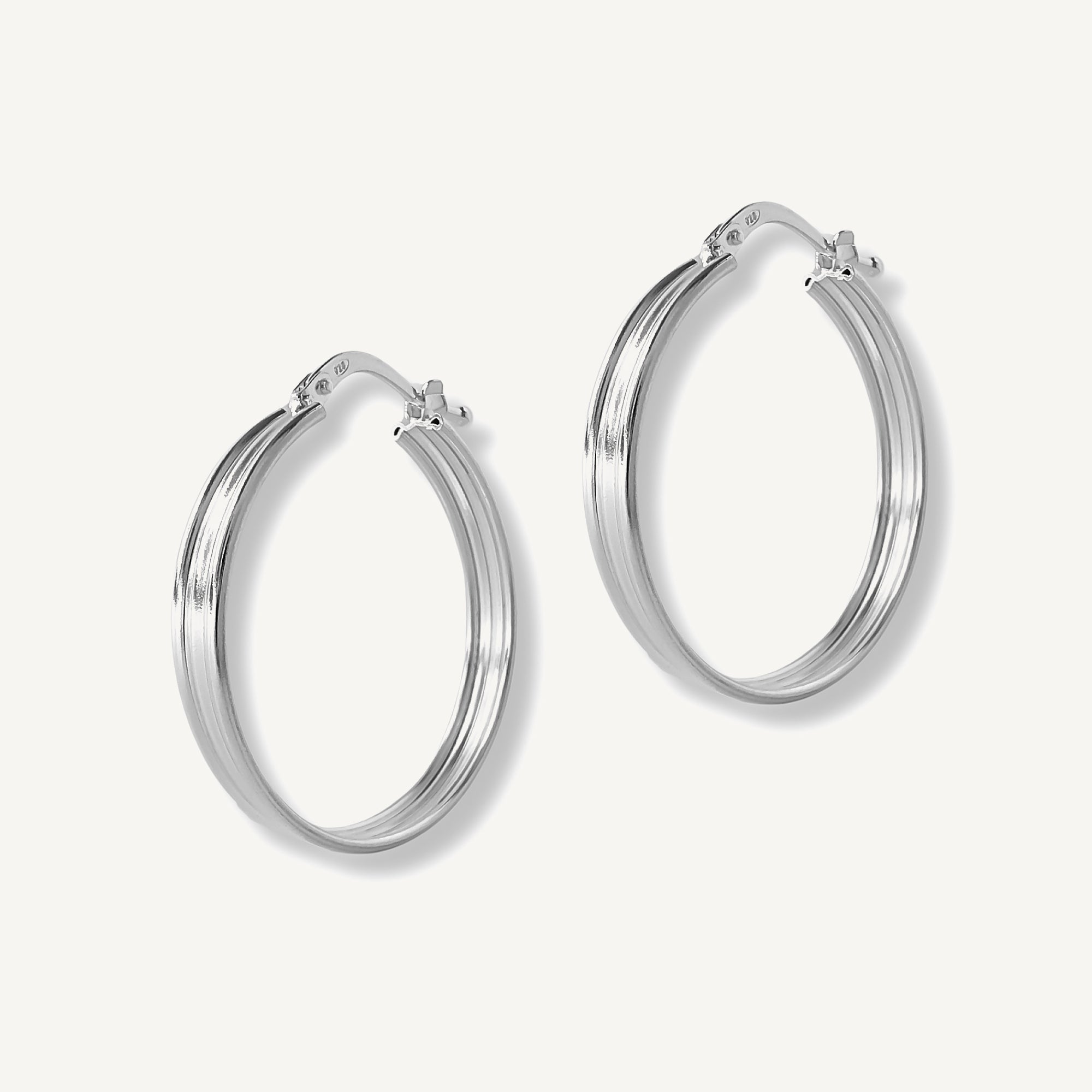 argollas acanaladas 2.8 cm elaborados en plata 925 de AMBAR joyería fina