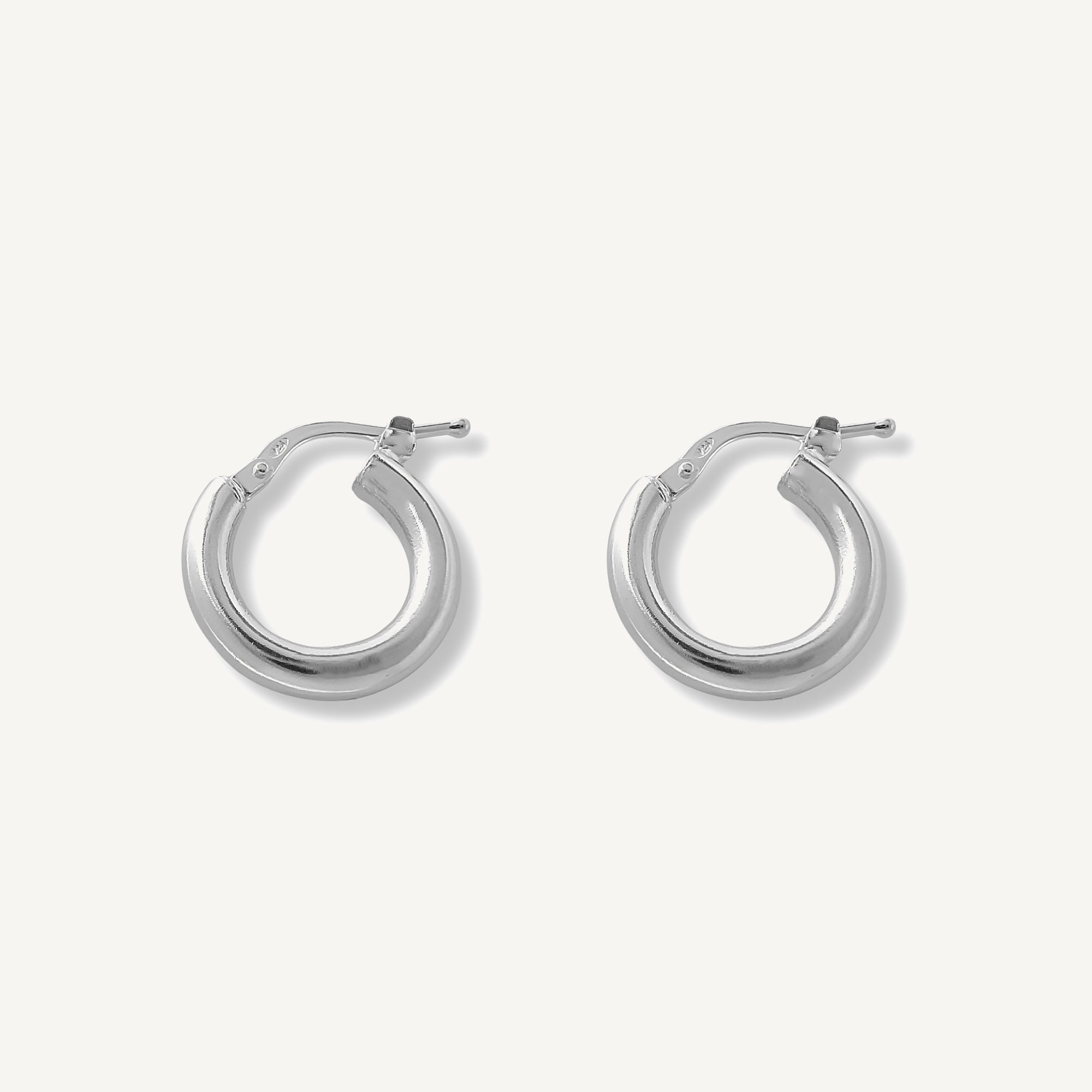 argollas amanda 1.5 cm lisas elaborados en plata 925 de AMBAR joyería fina