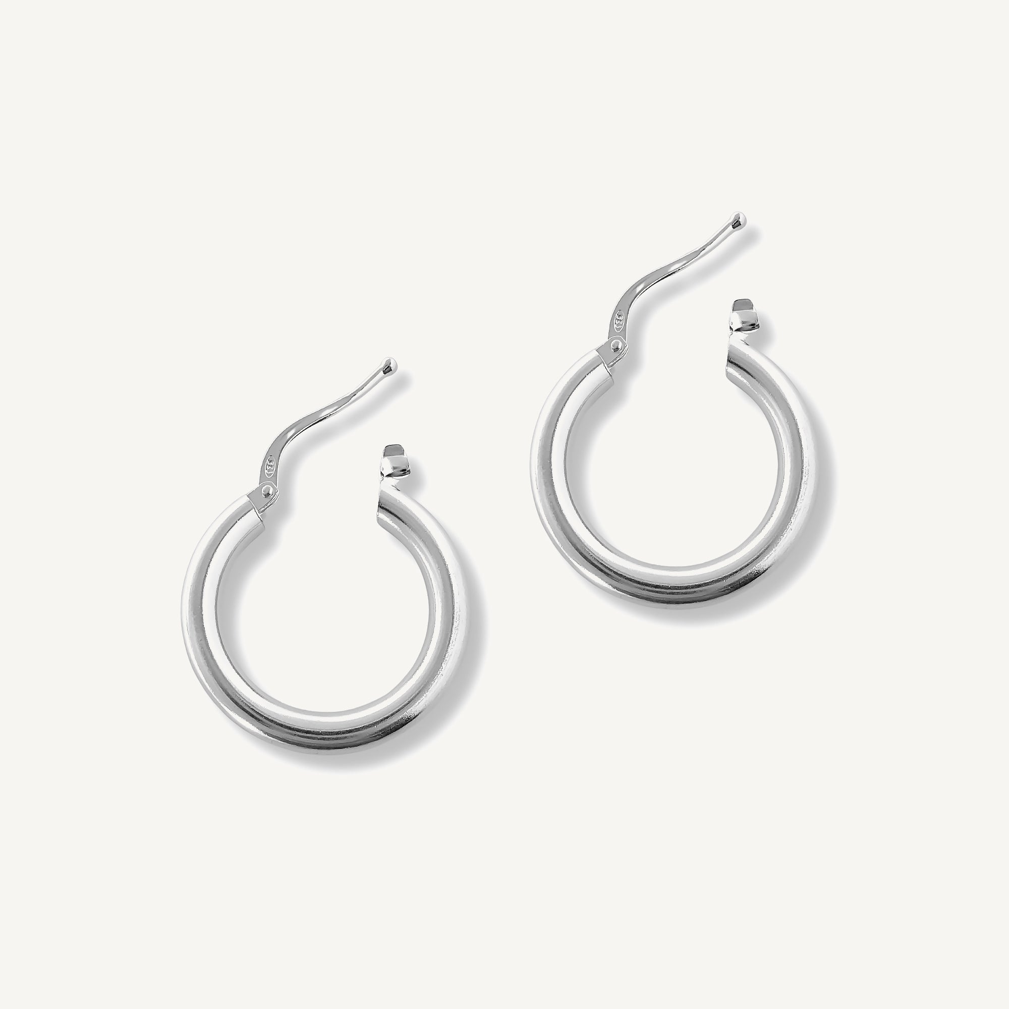 argollas amanda 1.9 cm lisas elaborados en plata 925 de AMBAR joyería fina