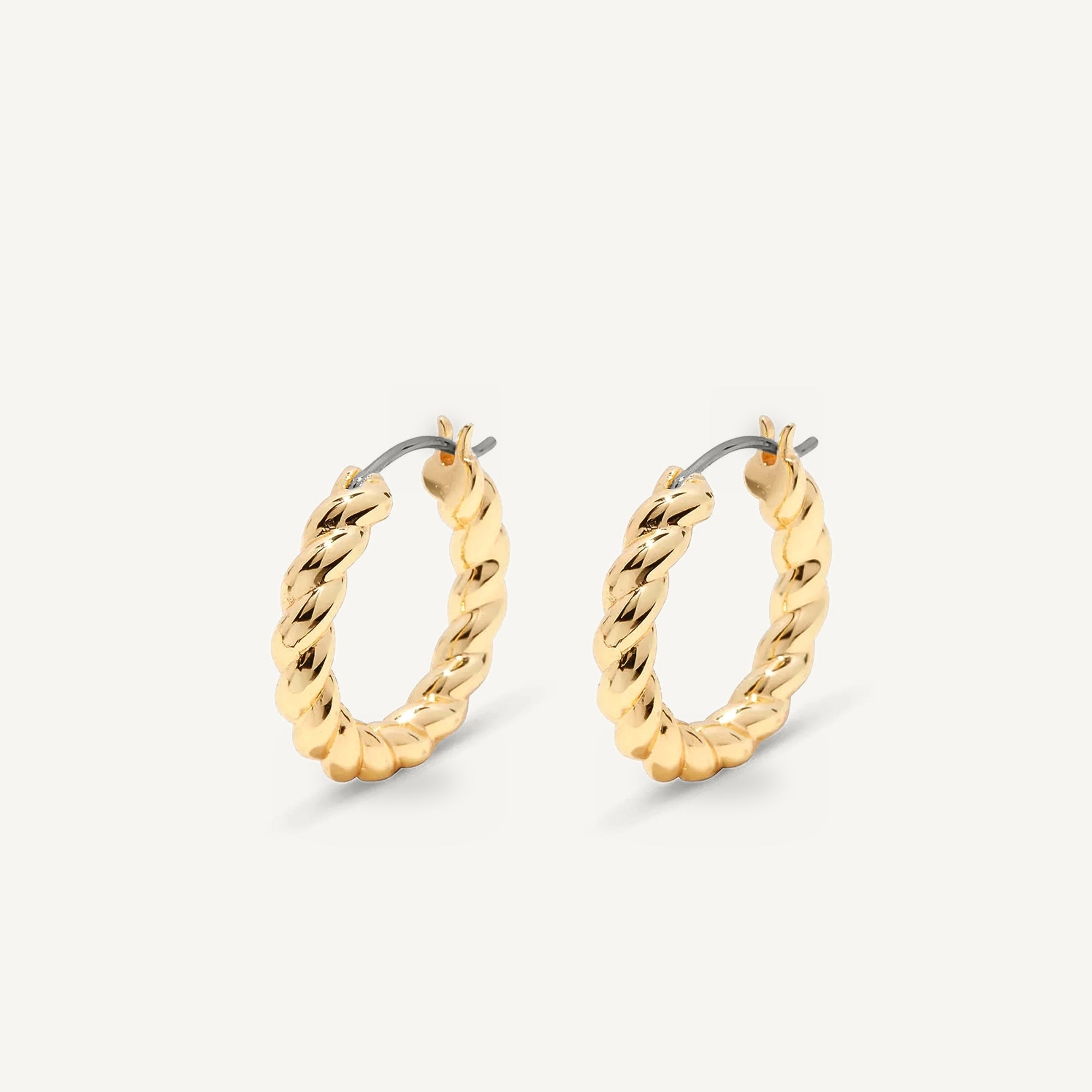 Argollas Crew enchapado en oro de 18K de AMBAR Joyería Fina