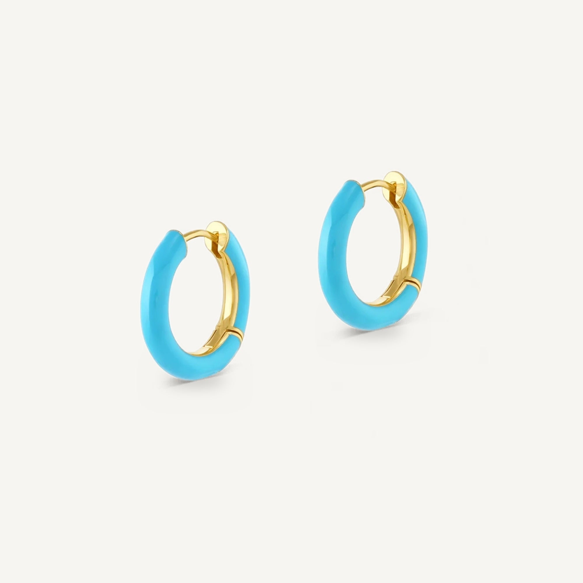 Argollas lanai turquesa enchapado en oro de 18K de AMBAR Joyería Fina