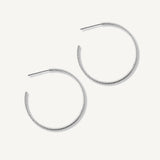 argollas maki de 3 cm texturada elaborados en plata 925 de AMBAR joyería fina