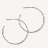 argollas maki de 5.5 cm de diámetro texturada elaborados en plata 925 de AMBAR joyería fina