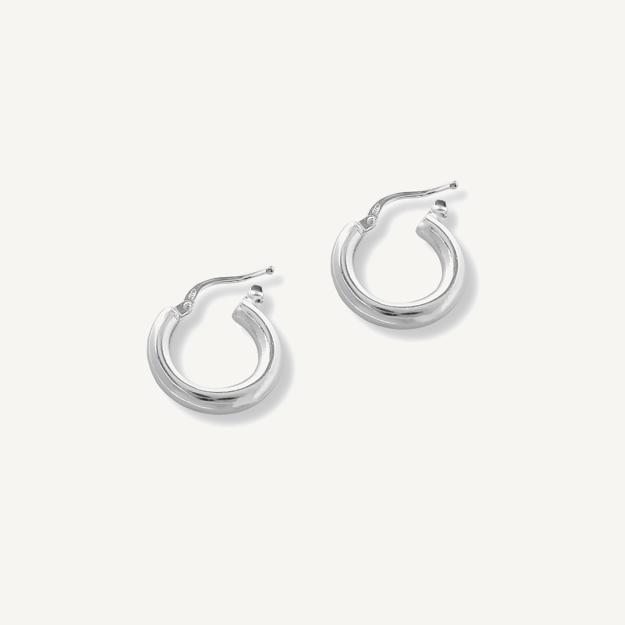 argollas amanda 1.3 cm lisas elaborados en plata 925 de AMBAR joyería fina