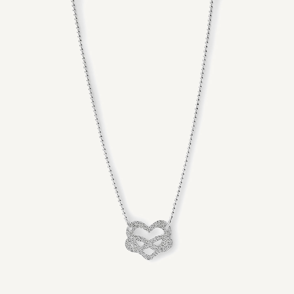 Collar de corazon con un infinito martillado elaborado en plata 925 de AMBAR joyería