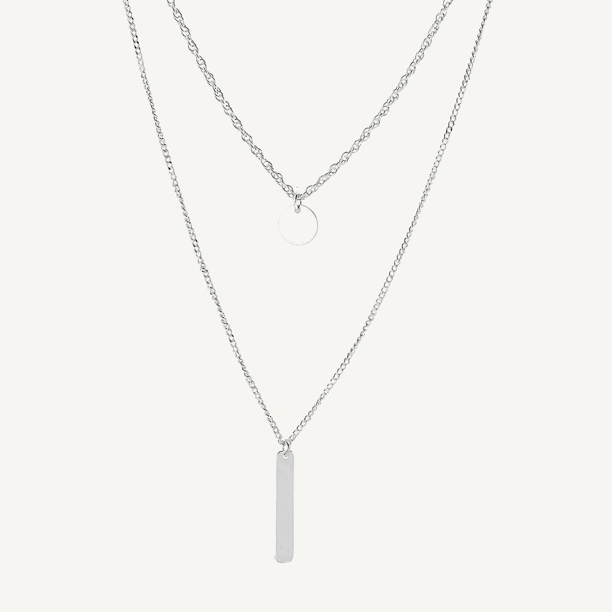 ollar en capas con una barrita y placa elaborado en plata 925 de AMBAR joyería