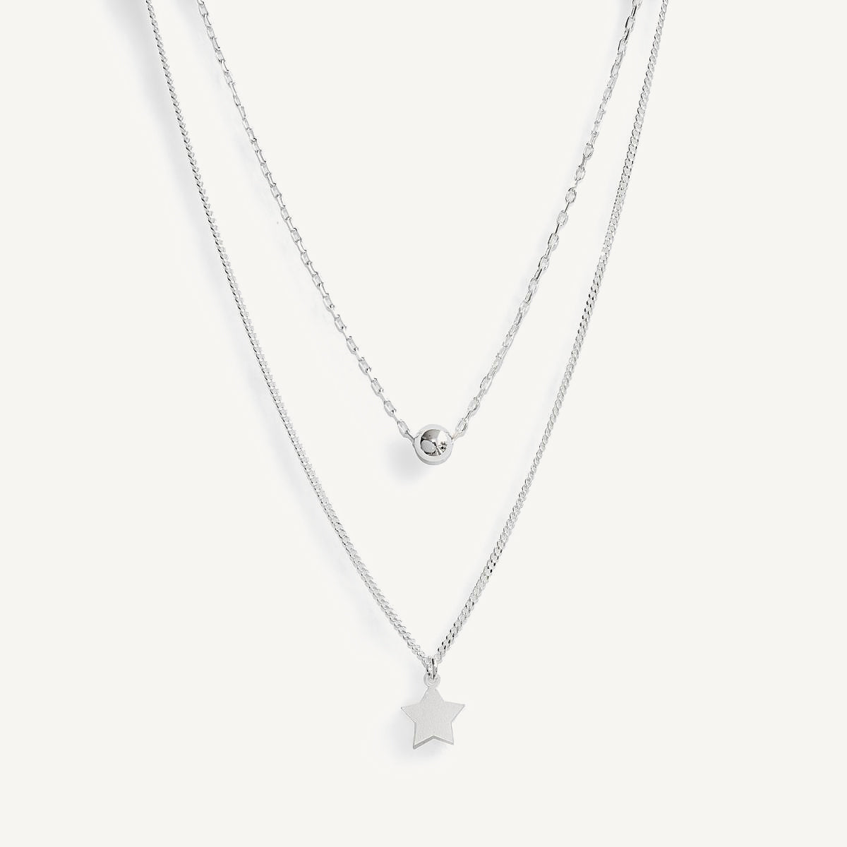 Collar en capas con bolita y estrellita elaborado en plata 925 de AMBAR joyería