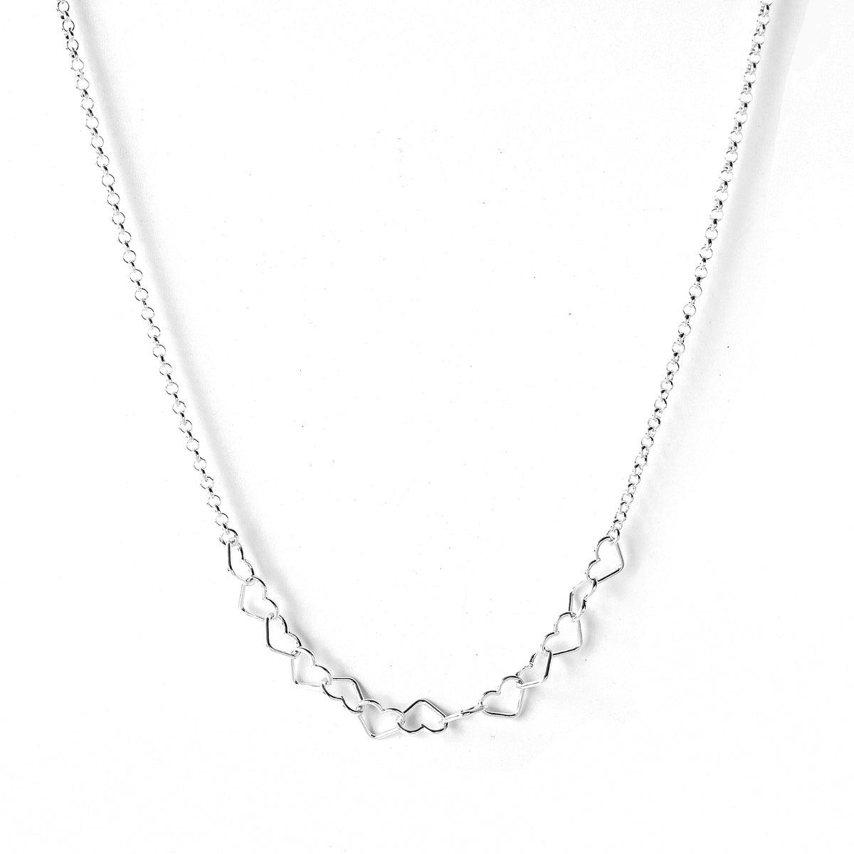 Collar de plata 925 corazones love, entrelazados con cadena modelo rolo de AMBAR joyería
