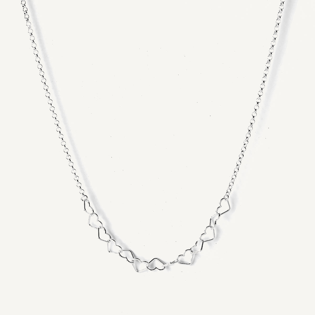 Collar de plata 925 corazones love, entrelazados con cadena modelo rolo de AMBAR joyería