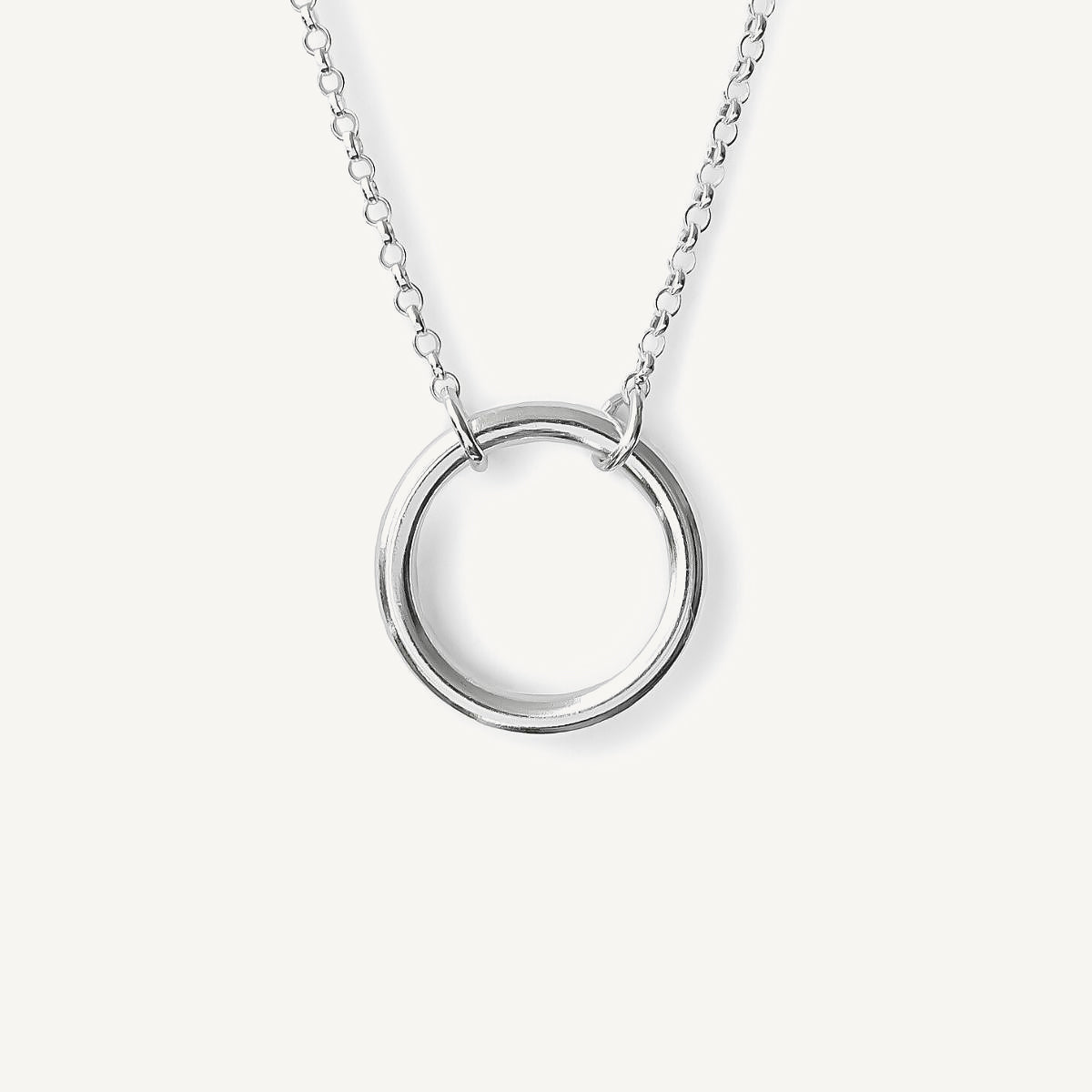 Collar karma circulo de vida al detalle elaborado en plata 925 de AMBAR joyería