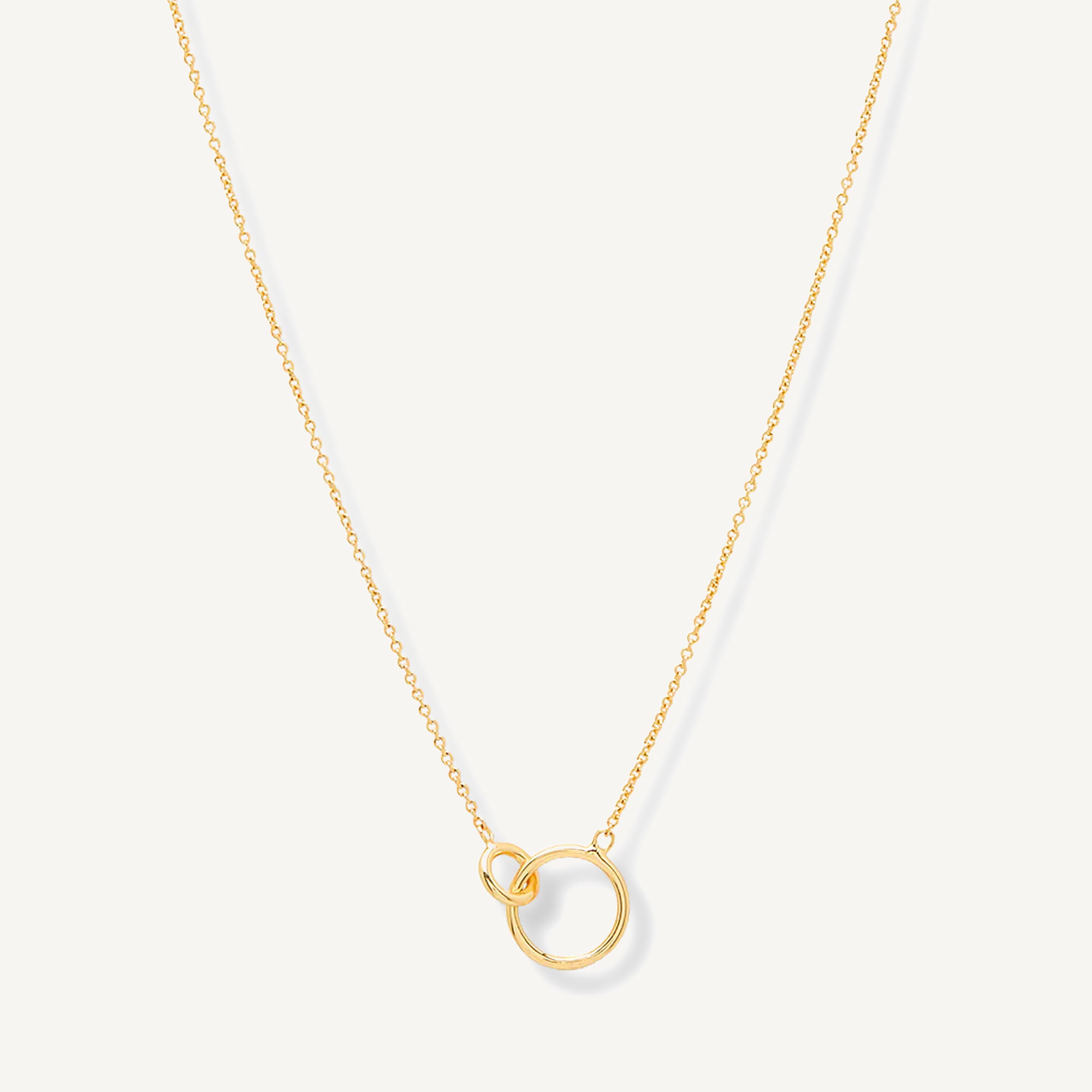 Collar karma doble liso enchapado en oro 18k de AMBAR Joyería Fina