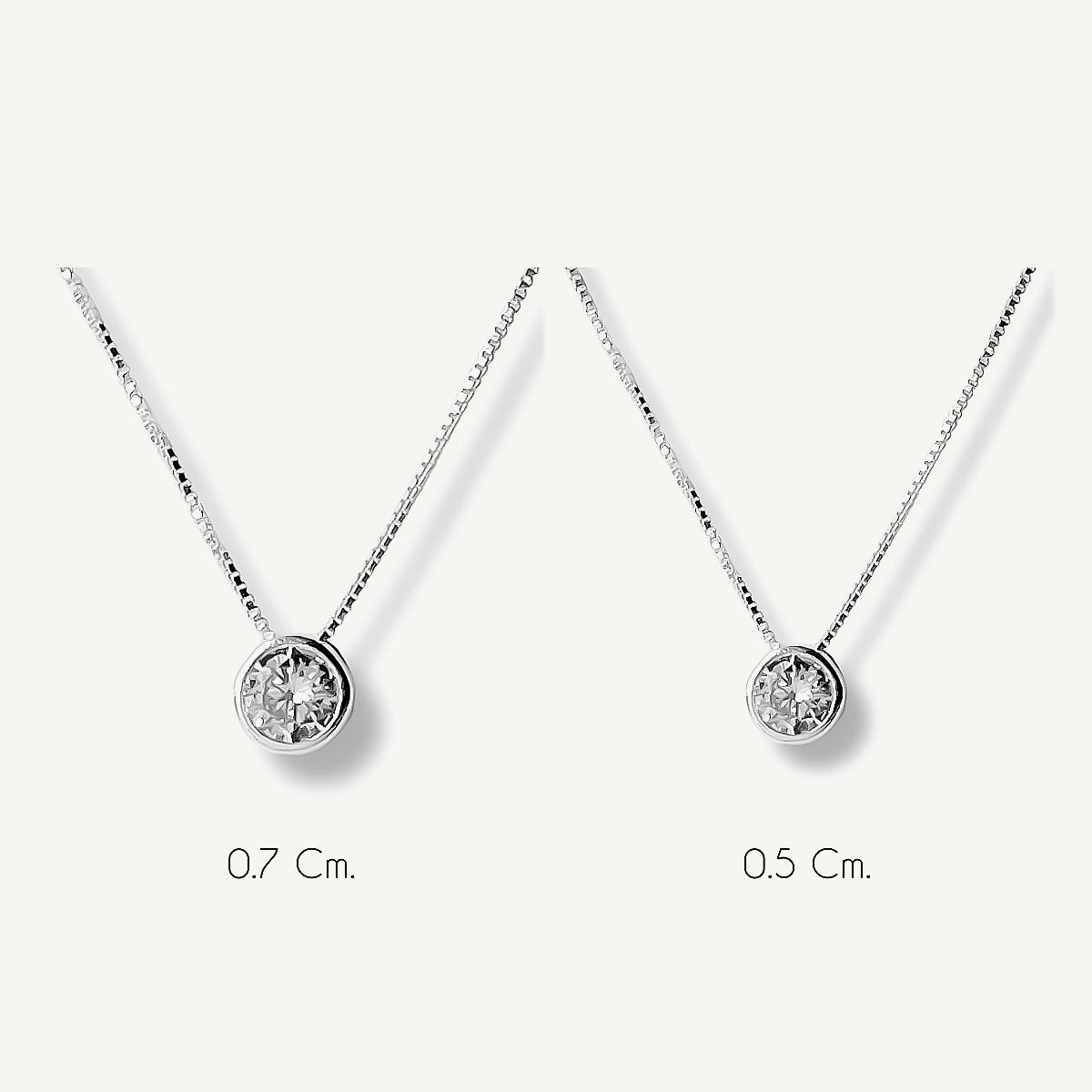 collar punto de luz con una Circonita cubica transparente de 0.5 cm y 07 cm elaborado en plata 925 de AMBAR joyería