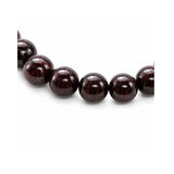 Primer plano de las esferas pulidas de piedra natural rodonita color borgoña oscuro de la pulsera para caballero elástica Hermes.