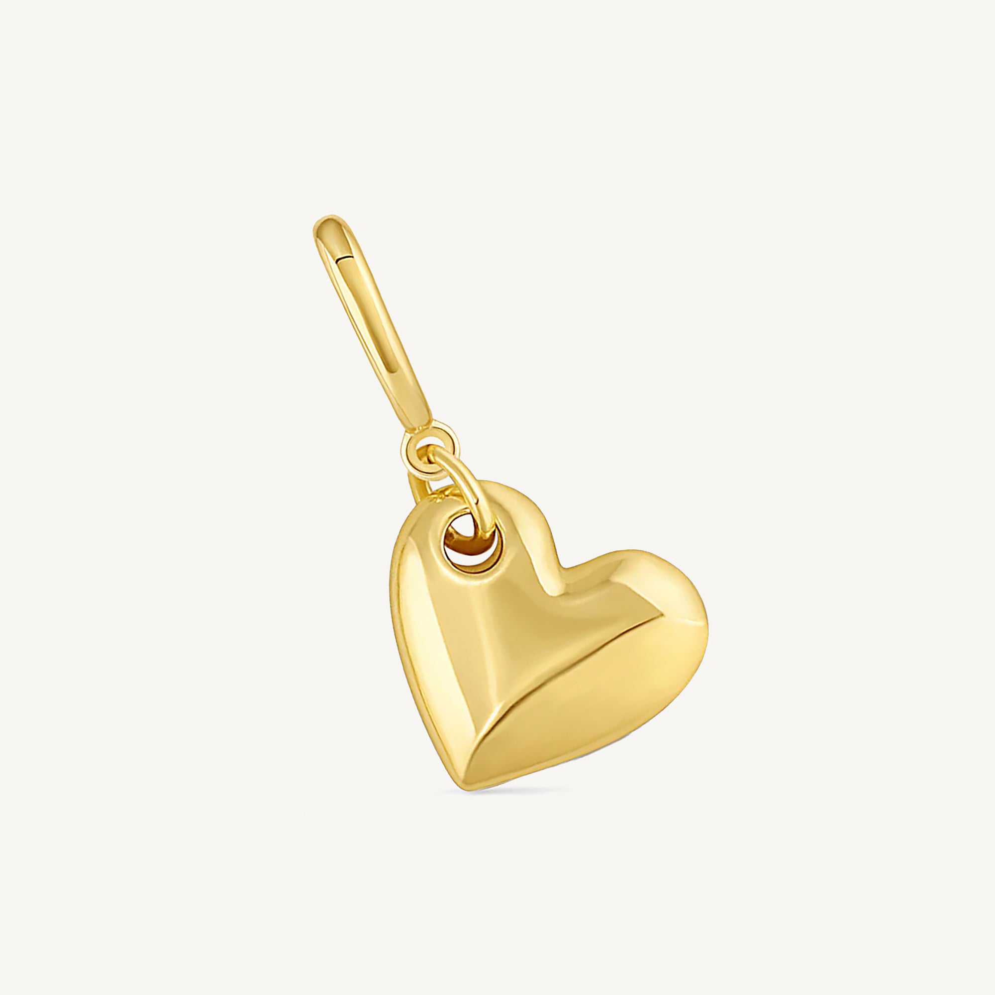 Dije Lou Corazón con broche bisagra enchapado en oro 18K de AMBAR Joyería Fina