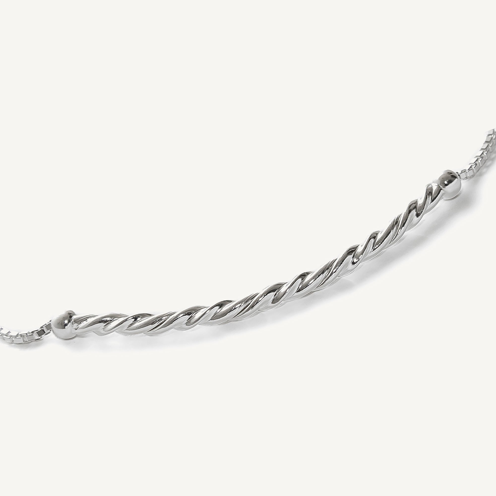 pulsera barrita cordon al detalla con sistema regulable elaborada en plata 925 de AMBAR Joyería Fina