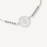 pulsera flor calada al detalle con sistema  regulable elaborada en plata 925 de AMBAR Joyería Fina