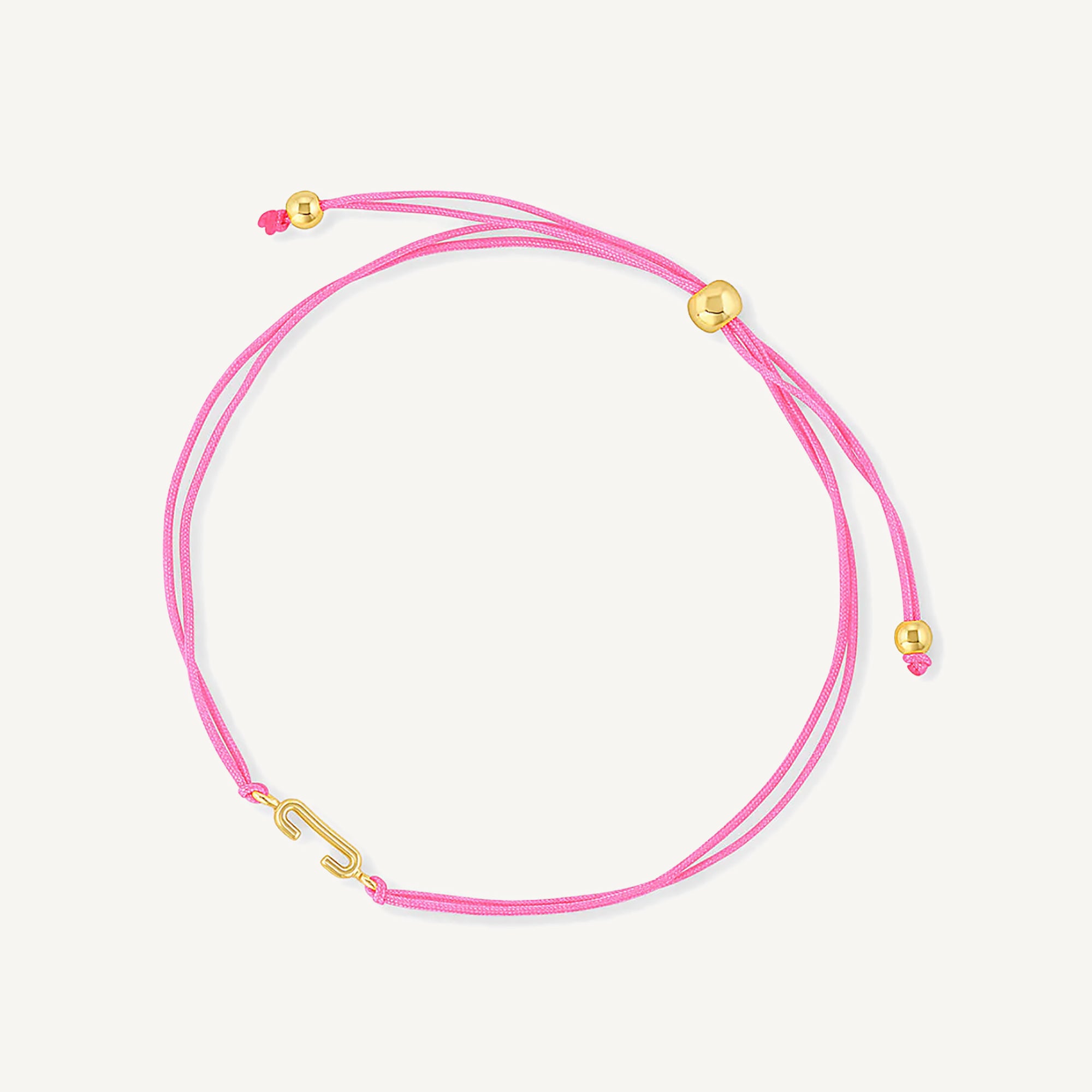 Pulsera hilo fuccia con letra c enchapada en oro 18K de AMBAR joyería fina